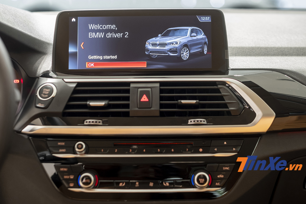 Màn hình trung tâm với tính năng Gesture Control - điều khiển bằng cử chỉ - rất thú vị và thuận tiện.