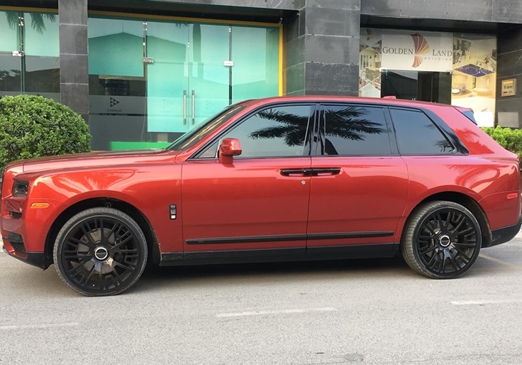 Bộ v&agrave;nh Mansory độ cũng ho&agrave;n th&agrave;nh m&agrave;u đen