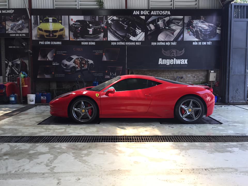 Siêu xe Ferrari 458 Italia màu đỏ này rất hiếm khi tái xuất trên đường