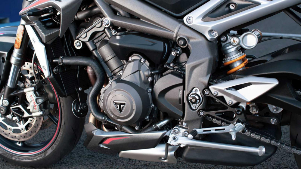 Động cơ 3 xylanh 765 tr&ecirc;n mẫu Triumph Street Triple RS 2020