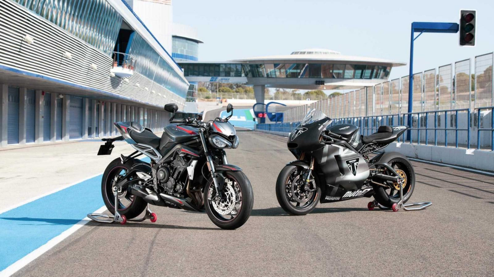 Động cơ của Street Triple RS 2020 thừa hưởng c&aacute;c n&acirc;ng cấp từ mẫu Triumph Daytona 765 Moto2