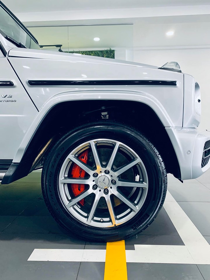 Xe sử dụng mâm 5 chấu kép sơn màu bạc Xe sử dụng mâm 5 chấu kép sơn màu bạc
