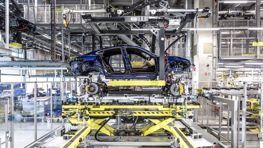Quá trình sản xuất Porsche Taycan đang được thực hiện tại nhà máy Zuffenhausen, Đức