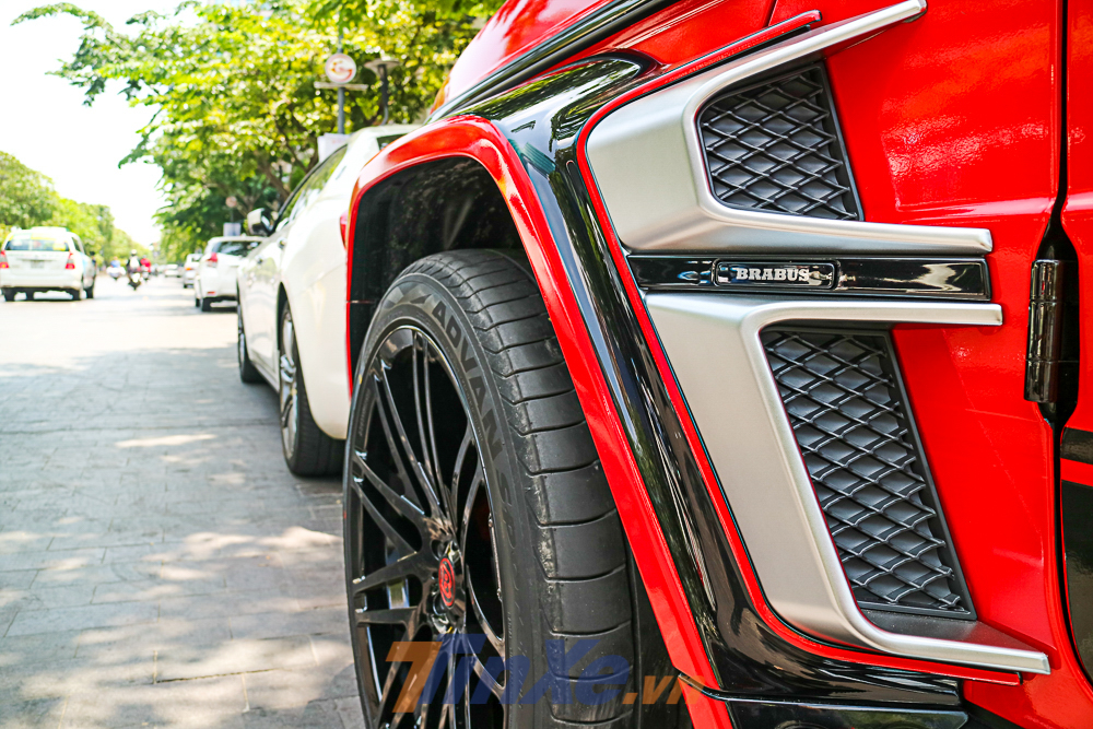 Các điểm nhấn tiếp theo trên bản độ của Brabus 800 Widestar còn có tích hợp hốc gió kép bên hông cỡ lớn mang đến cái nhìn hầm hố hơn cho SUV hạng sang Mercedes-AMG G63 Edition 1.