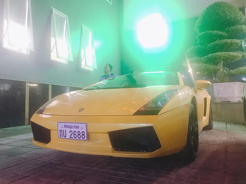 Lamborghini Gallardo là chiếc siêu xe thứ 4 mang biển Lào vào Việt Nam định cư Lamborghini Gallardo là chiếc siêu xe thứ 4 mang biển Lào vào Việt Nam định cư