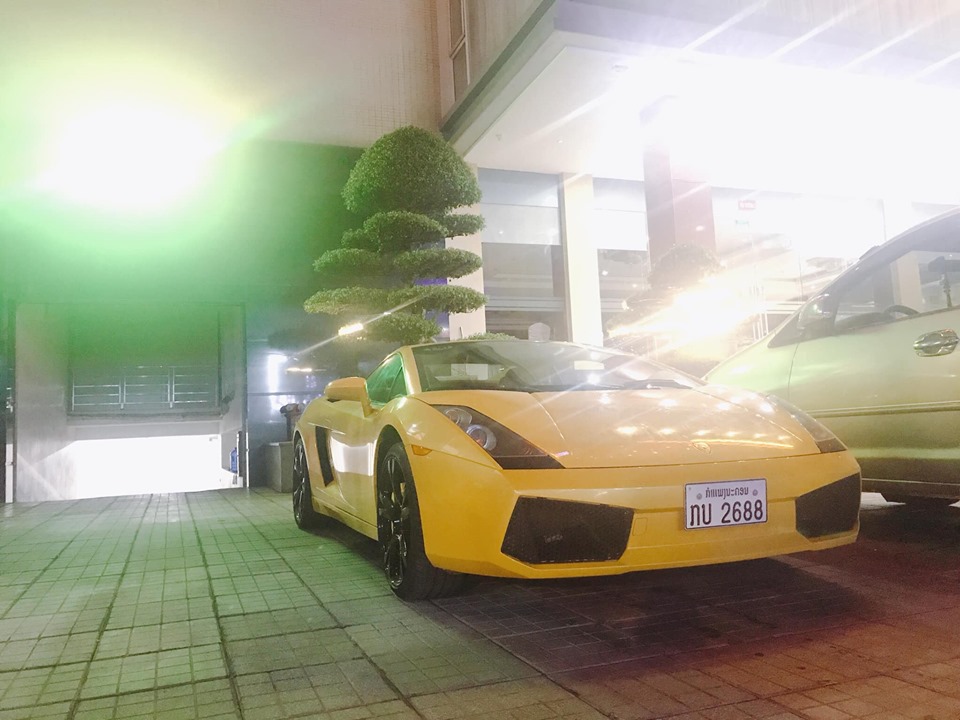 Siêu xe Lamborghini Gallardo mang biển Lào được đồn đoán có giá 3,7 tỷ đồng Siêu xe Lamborghini Gallardo mang biển Lào được đồn đoán có giá 3,7 tỷ đồng