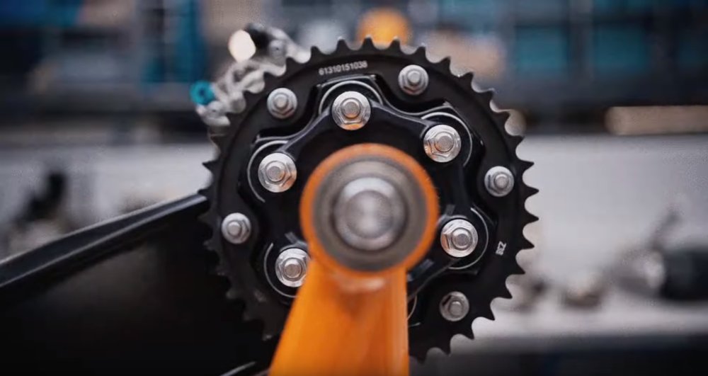 Bộ gắp đơn cùng nhông sau của Super Duke R 2020 cực kỳ ấn tượng Bộ gắp đơn cùng nhông sau của Super Duke R 2020 cực kỳ ấn tượng