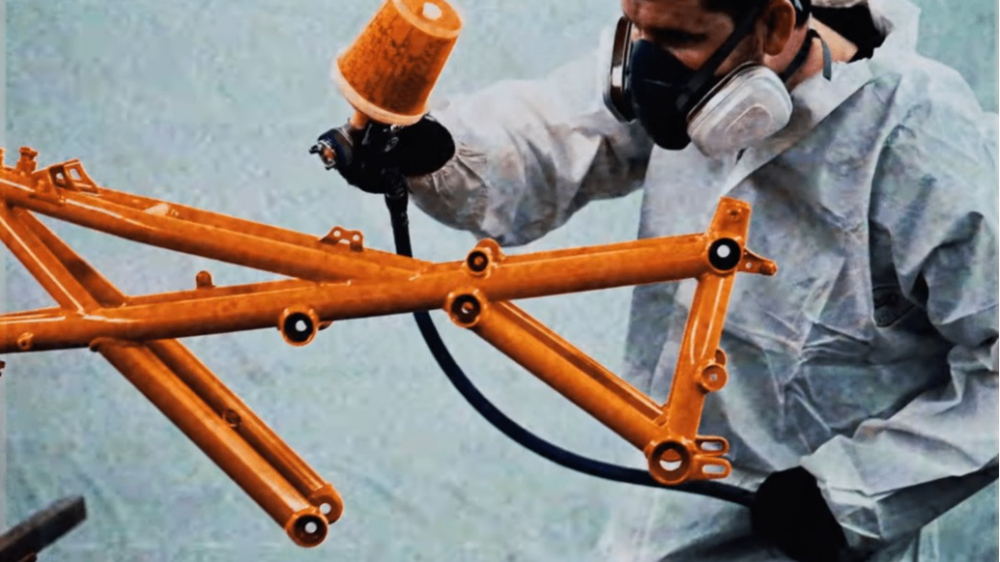 Phần khung sườn xuất hiện trong video chính là bộ khung mới của 1290 Super Duke R 2020 Phần khung sườn xuất hiện trong video chính là bộ khung mới của 1290 Super Duke R 2020
