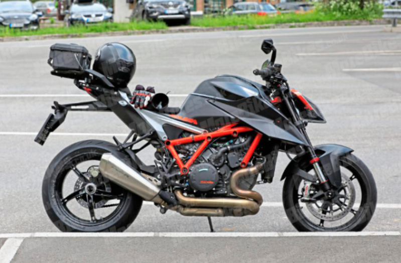 Hình ảnh spyshit mẫu KTM 1290 Super Duke R 2020 đang chạy thử Hình ảnh spyshit mẫu KTM 1290 Super Duke R 2020 đang chạy thử