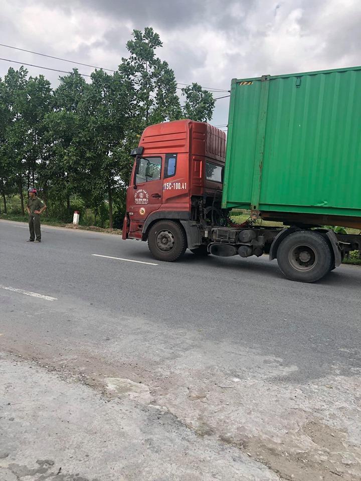 Chiếc xe container tại hiện trường vụ tai nạn Chiếc xe container tại hiện trường vụ tai nạn