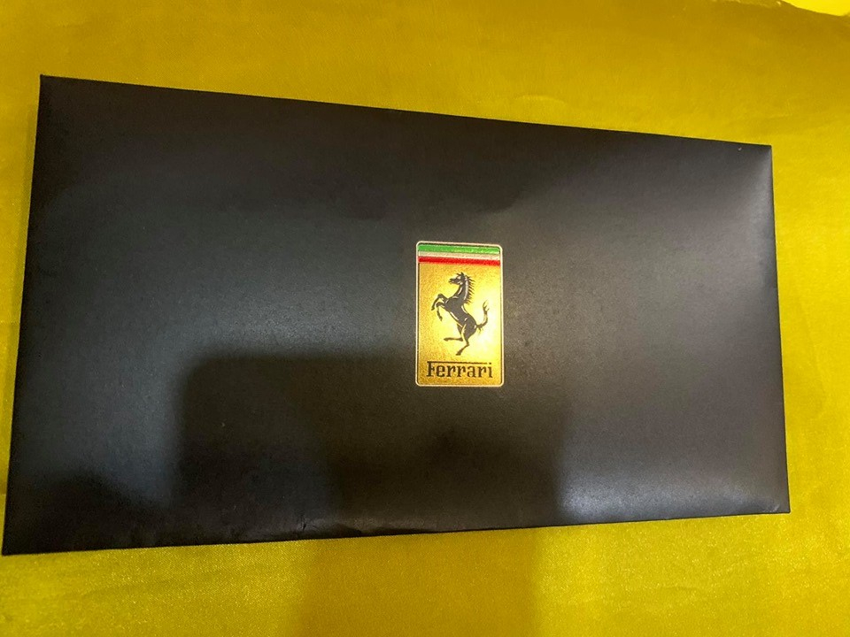 Mặt trước thư mời khai trương đại lý siêu xe Ferrari đầu tiên ở Việt Nam Mặt trước thư mời khai trương đại lý siêu xe Ferrari đầu tiên ở Việt Nam