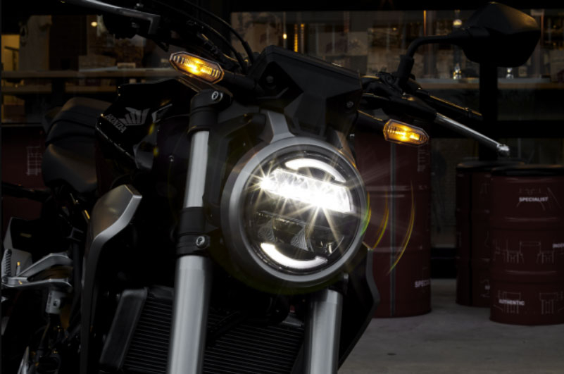 Xe trang bị hệ thống chiếu sáng LED hiện đại Xe trang bị hệ thống chiếu sáng LED hiện đại