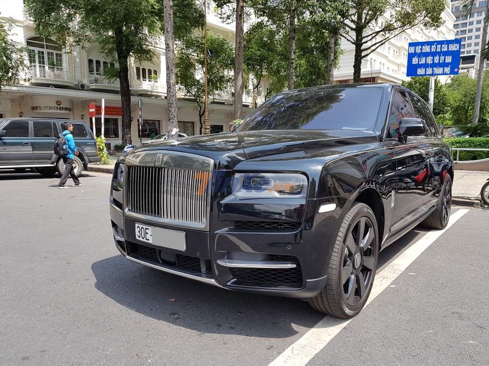 Sự có mặt của SUV siêu sang Rolls-Royce Cullinan đã khiến cho chiếc Bentley Bentayga mất luôn danh hiệu xe SUV đắt nhất tại dải đất hình chữ S