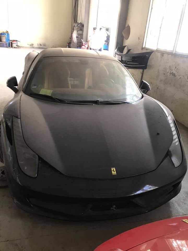 Siêu xe Ferrari 458 Italia bám bụi dày đặc Siêu xe Ferrari 458 Italia bám bụi dày đặc