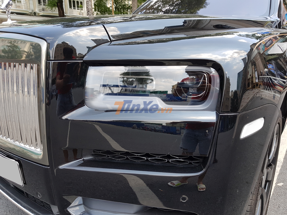 Cận cảnh đèn pha của Rolls-Royce Cullinan