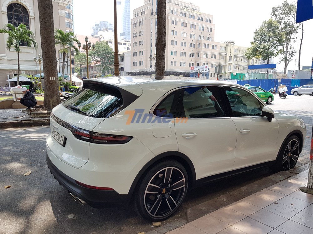 Porsche Cayenne S hiện là chiếc SUV hiếm hoi có mặt trong garage của Cường Đô-la