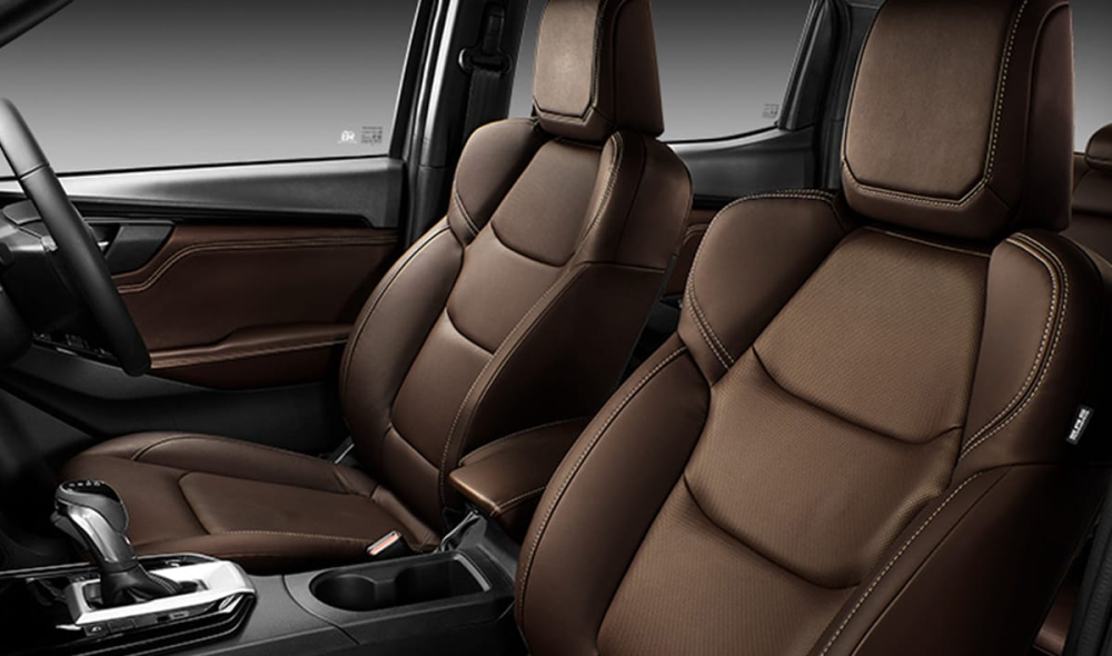 Ghế trước của Isuzu D-Max 2020 được khẳng định l&agrave; mang đến cảm gi&aacute;c thoải m&aacute;i hơn cho người ngồi