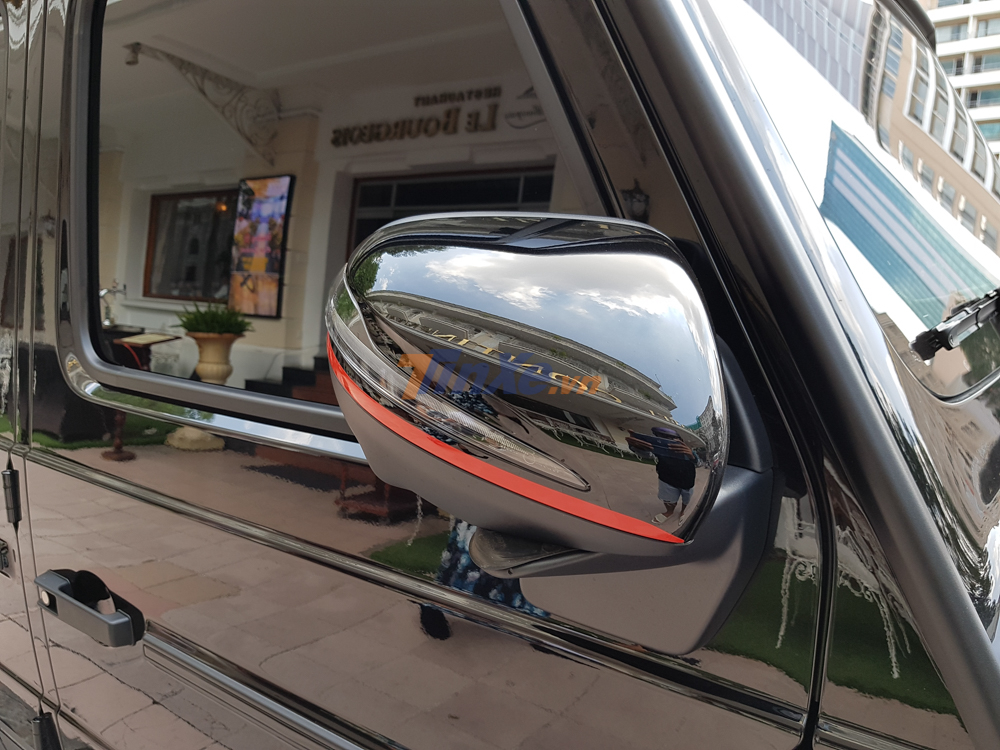 Sự kh&aacute;c biệt của Mercedes-AMG G63 Edition 1 so với bản ti&ecirc;u chuẩn Mercedes-AMG G63 đang ph&acirc;n phối ch&iacute;nh h&atilde;ng tại Việt Nam bao gồm vỏ gương sơn m&agrave;u đen b&oacute;ng kết hợp c&ugrave;ng chỉ m&agrave;u đỏ