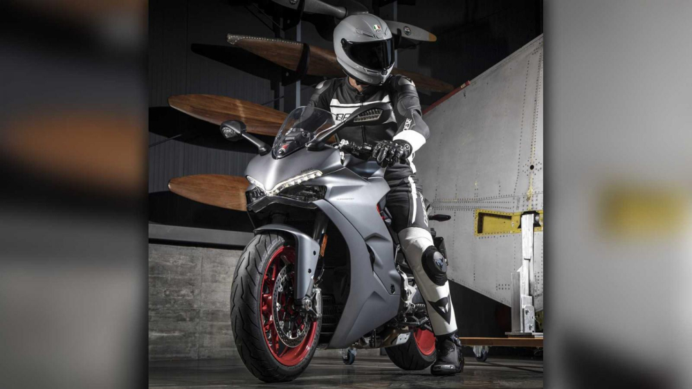 Mũ bảo hiểm AGV K6 mới