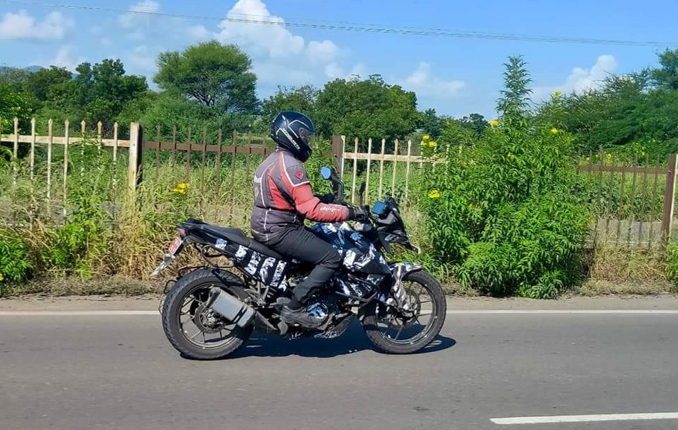 H&igrave;nh ảnh xe KTM 250 Adventure đang chạy thử tại Ấn Độ