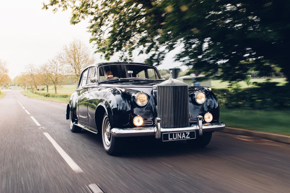 Lunaz hiện đang tiến hành tái chế hai chiếc Rolls-Royce cổ điển khác nhau