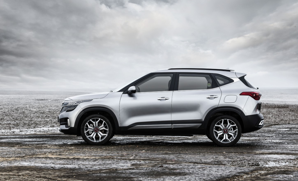 Kia Seltos 2020 sở hữu kích thước lớn hơn người anh em Hyundai Kona