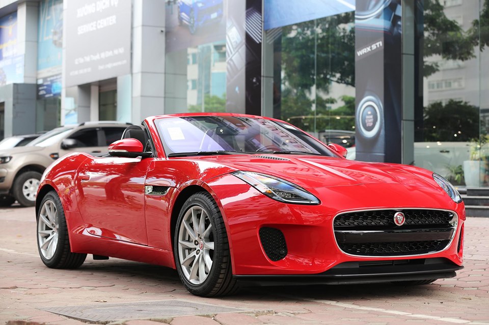 Jaguar F-Type S Convertible lúc mới về nước