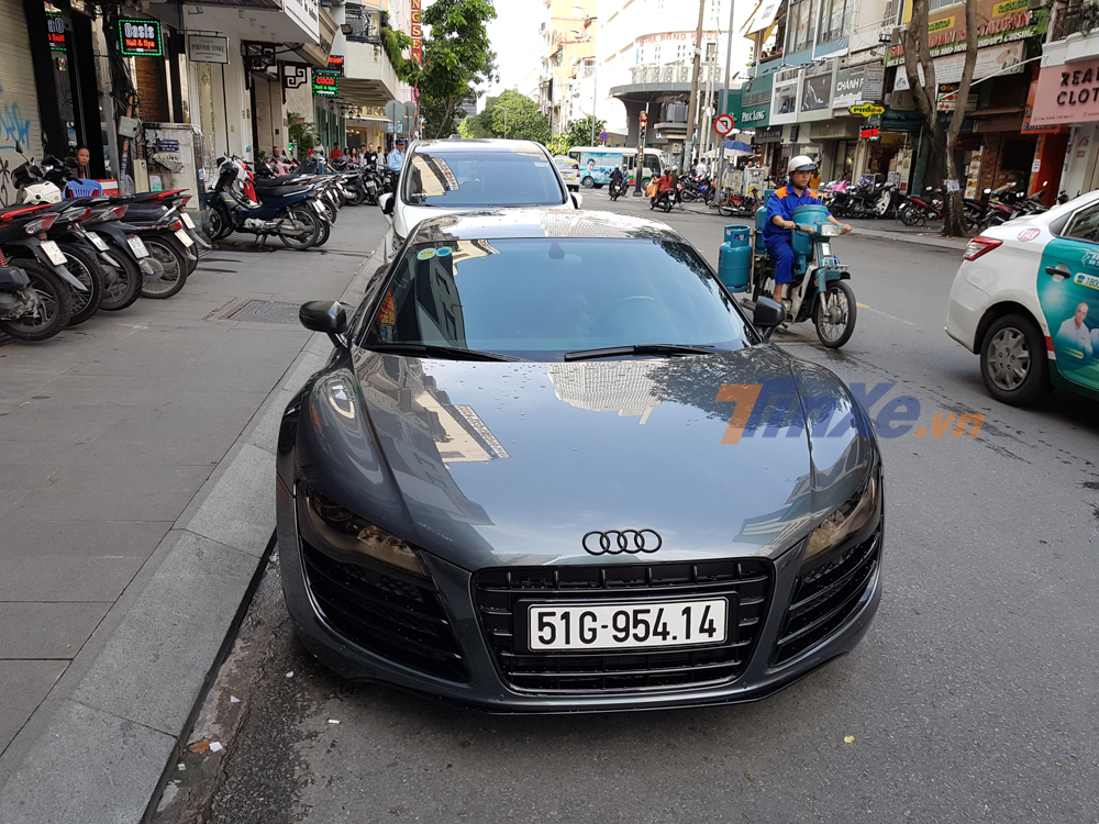 Số lượng dòng siêu xe Audi R8 Coupe thế hệ đầu tiên tại Việt Nam được cho không dưới 6 chiếc. Tuy nhiên, chỉ có đúng duy nhất một chiếc thuộc phiên bản V10