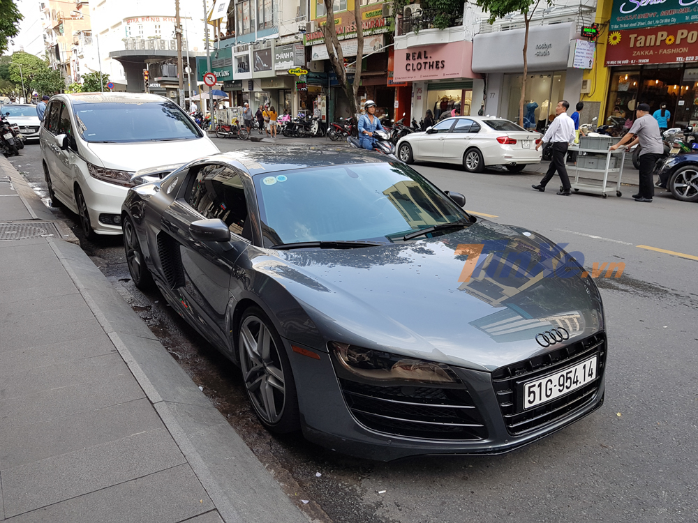 chiếc siêu xe Audi R8 V10 Coupe đăng ký lại biển trắng