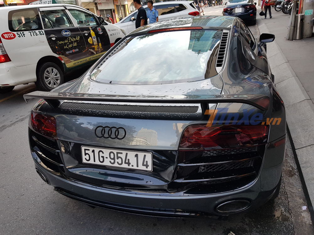 Chiếc siêu xe Audi R8 V10 thế hệ đầu tiên ở Việt Nam sử dụng hộp số sàn S Tronic 6 cấp tiêu chuẩn