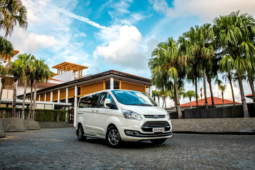 Ford Tourneo hiện đang có giá bán rẻ nhất trong phân khúc MPV cỡ lớn