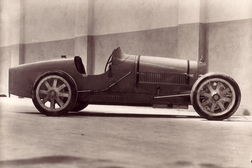 Bugatti l&agrave; thương hiệu đầu ti&ecirc;n sử dụng c&aacute;c la-zăng hợp kim nh&ocirc;m tr&ecirc;n thế giới