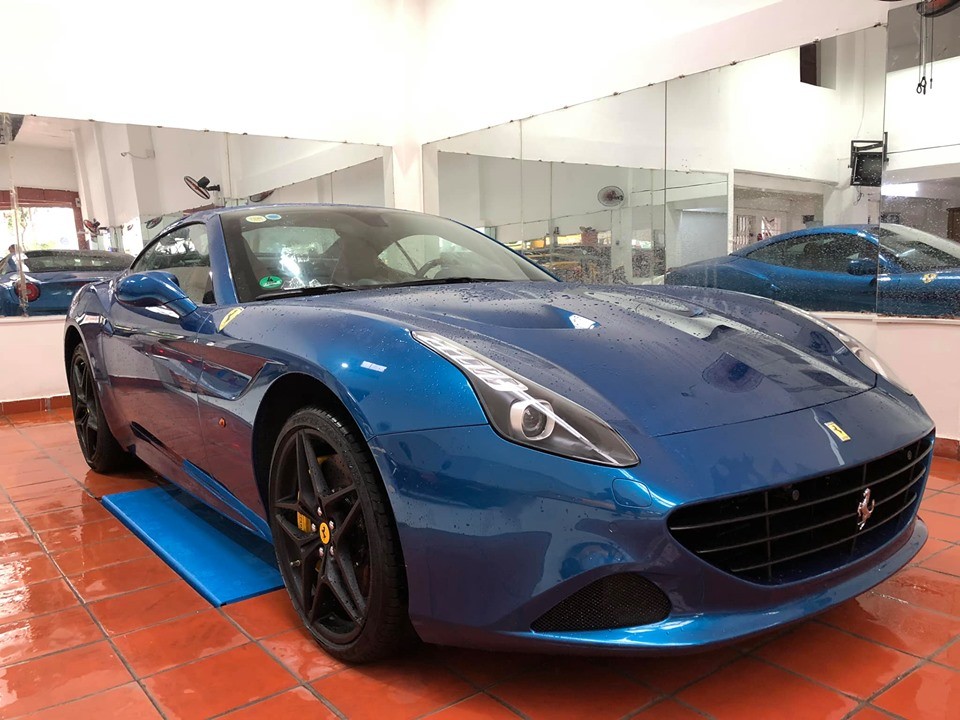 Chiếc Ferrari California T này mới được Chủ tịch Trung Nguyên bán lại Chiếc Ferrari California T này mới được Chủ tịch Trung Nguyên bán lại