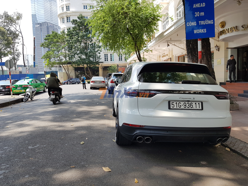 Cặp đ&ocirc;i xe Porsche được Cường Đ&ocirc;-la chọn m&agrave;u &aacute;o ch&iacute;nh đ&oacute; l&agrave; trắng