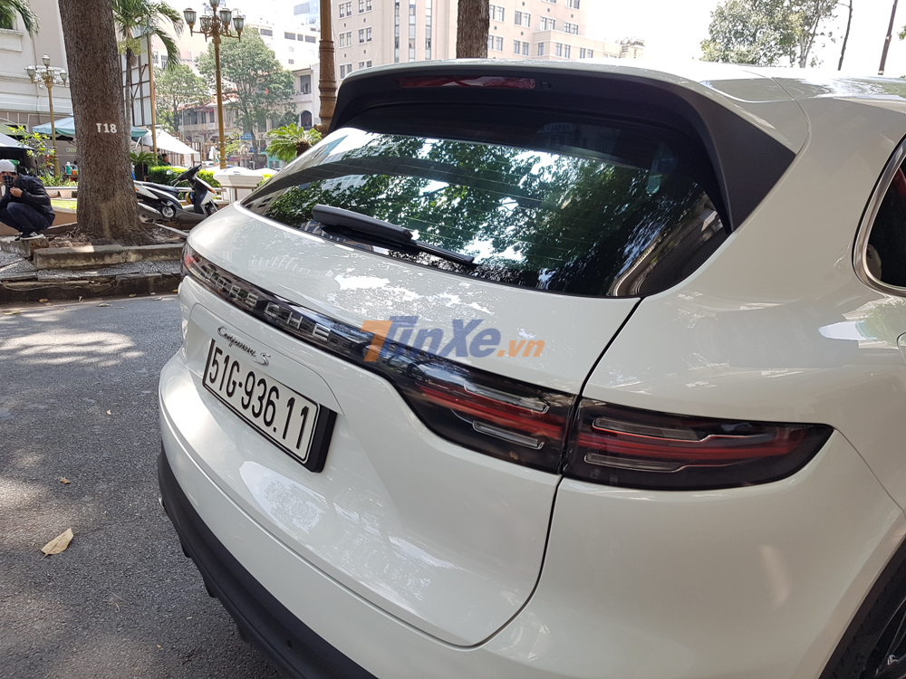 Đ&egrave;n hậu LED của Porsche Cayenne S thế hệ mới thiết kế sắc sảo