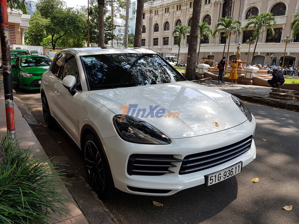 Trong đo&agrave;n Car Passion họp mặt v&agrave;o cuối tuần qua kh&ocirc;ng chỉ c&oacute; Cường Đ&ocirc;-la l&aacute;i xe SUV l&agrave; Porsche Cayenne S, ngay đến trưởng đo&agrave;n Car Passion cũng chọn chiếc xe gầm cao m&aacute;y tho&aacute;ng để di chuyển l&agrave; Mercedes-AMG G63 Edition 1