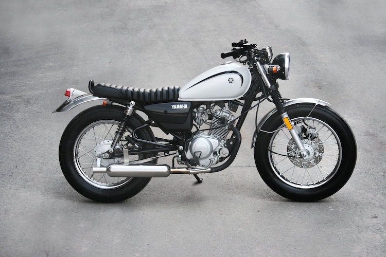 Chiếc xe rất có thể là mẫu xế cổ cỡ nhỏ Yamaha SP 125 hoặc Yamaha YB 125
