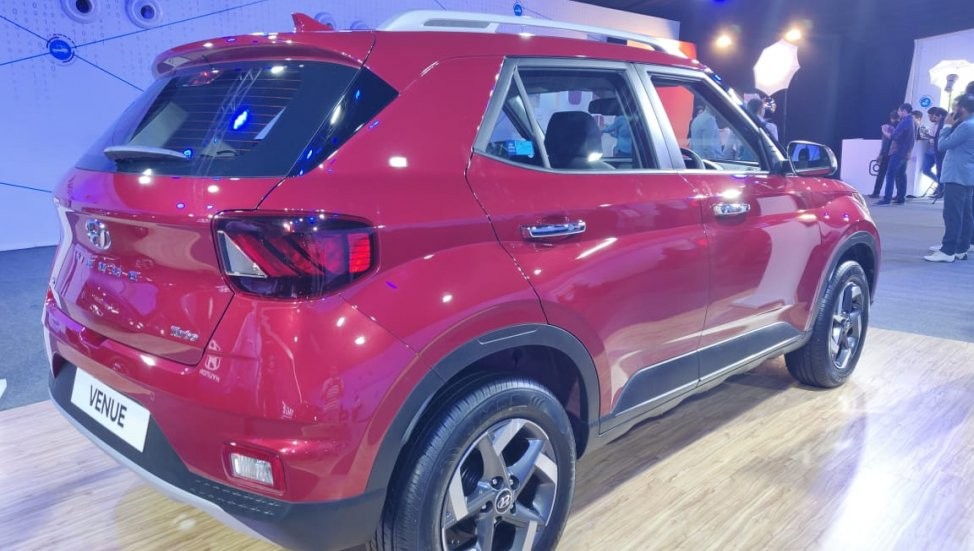 Hyundai Venue 2020 nhìn từ phía sau