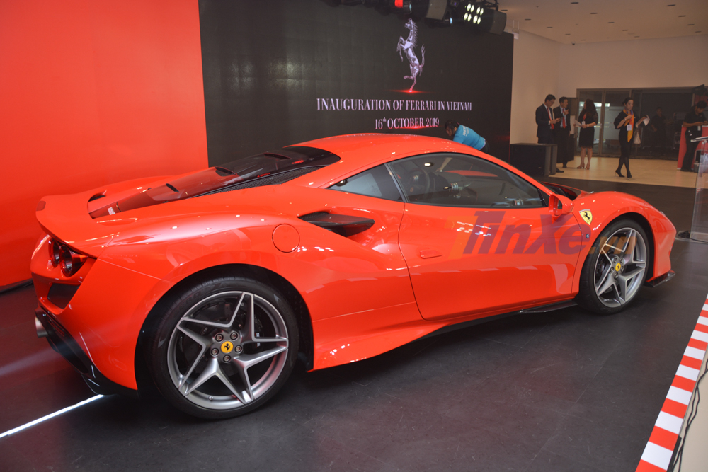 Ferrari F8 Tributo ch&iacute;nh h&atilde;ng c&oacute; gi&aacute; ước t&iacute;nh dưới 20 tỷ đồng