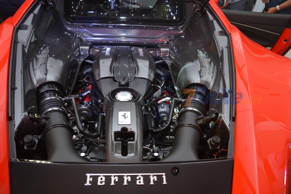 Động cơ trên siêu xe Ferrari F8 Tributo