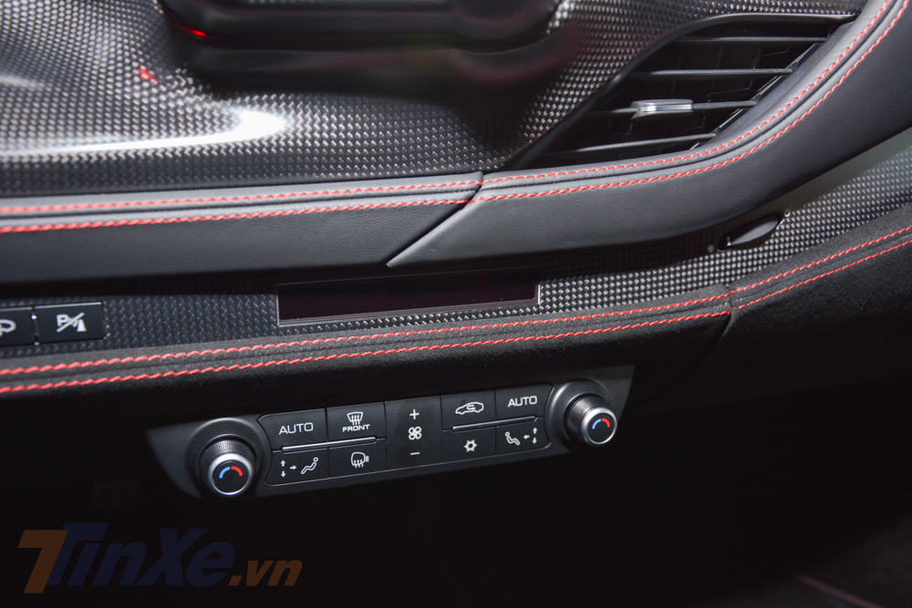 Ferrari F8 Tributo c&oacute; c&ocirc;ng suất cao hơn 49 m&atilde; lực v&agrave; m&ocirc;-men xoắn cực đại hơn 10 Nm so với Ferrari 488 GTB