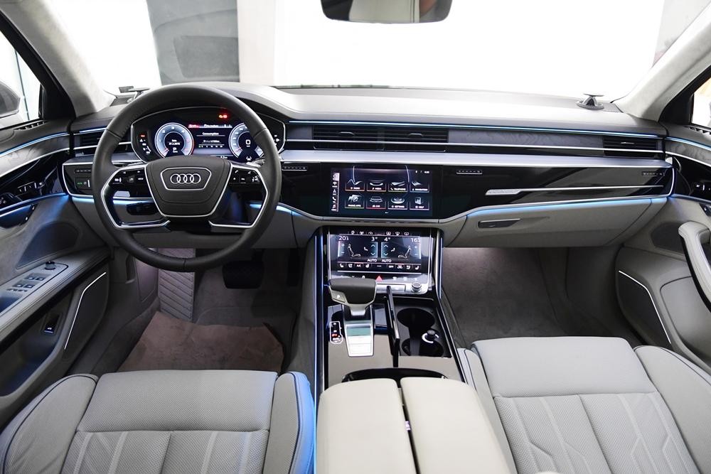 Nội thất b&ecirc;n trong Audi A8L 2019