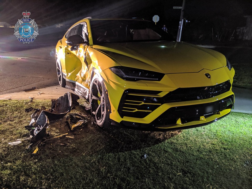 Chiếc si&ecirc;u SUV Lamborghini Urus bị hỏng phần sườn b&ecirc;n phải