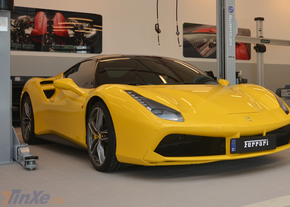 Siêu xe Ferrari 488 GTB sử dụng động cơ V8, tăng áp kép, dung tích 3,9 lít