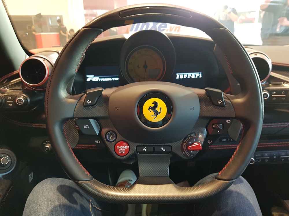 Vô-lăng của siêu xe Ferrari F8 Tributo Vô-lăng của siêu xe Ferrari F8 Tributo