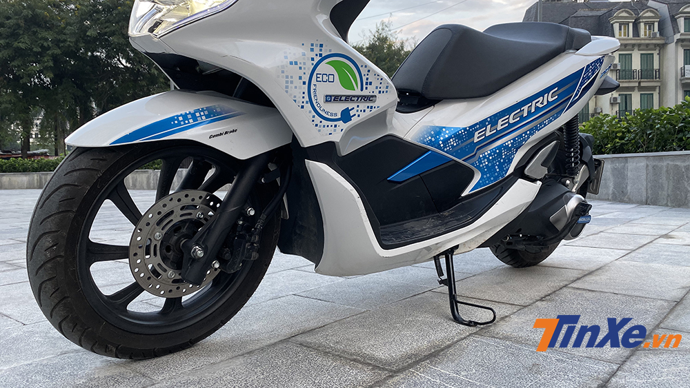 Xe j trang bị phanh đĩa bánh trước, phanh tang trống bánh sau và không có ABS. Xe j trang bị phanh đĩa bánh trước, phanh tang trống bánh sau và không có ABS.