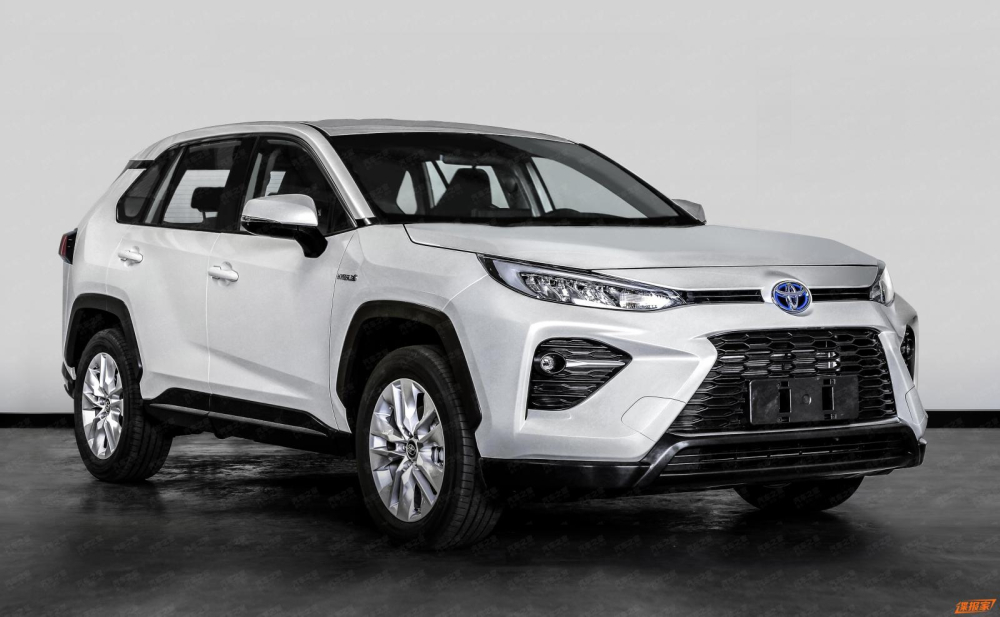 Toyota Wildlander 2020 phiên bản hybrid với logo màu xanh dương trên đầu xe