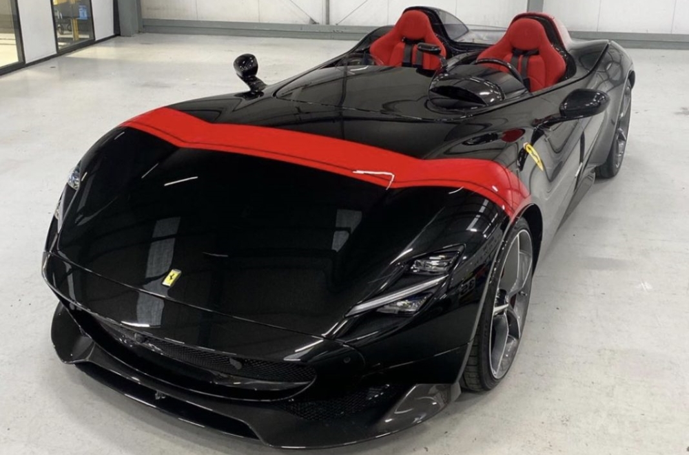Khách hàng chọn mua Ferrari Monza SP2 hoặc Ferrari Monza SP1