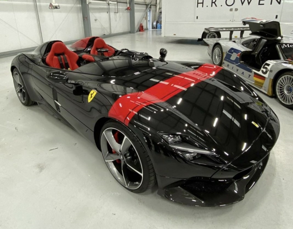 Ferrari Monza SP2 và Ferrari Monza SP1 chỉ có 499 chiếc trên thế giới