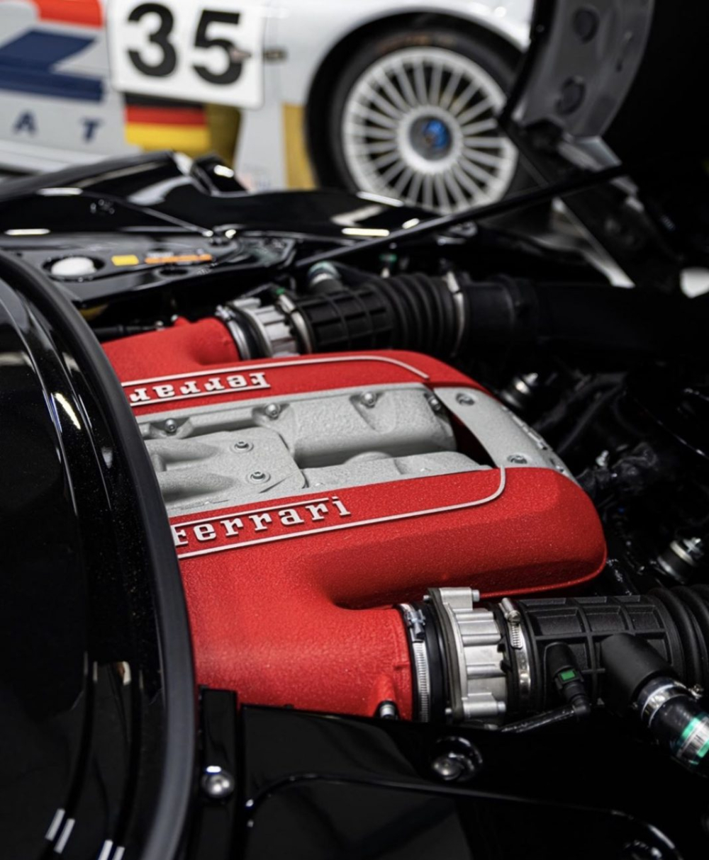 Ferrari Monza SP2 sử dụng động cơ của Ferrari 812 Superfast